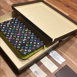 LOUIS VUITTON -NWOT-Zip Around Wallet-Multicolored